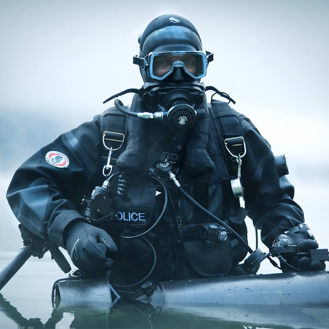 poliisi_outer_limits_diver16_1080x1080.jpg